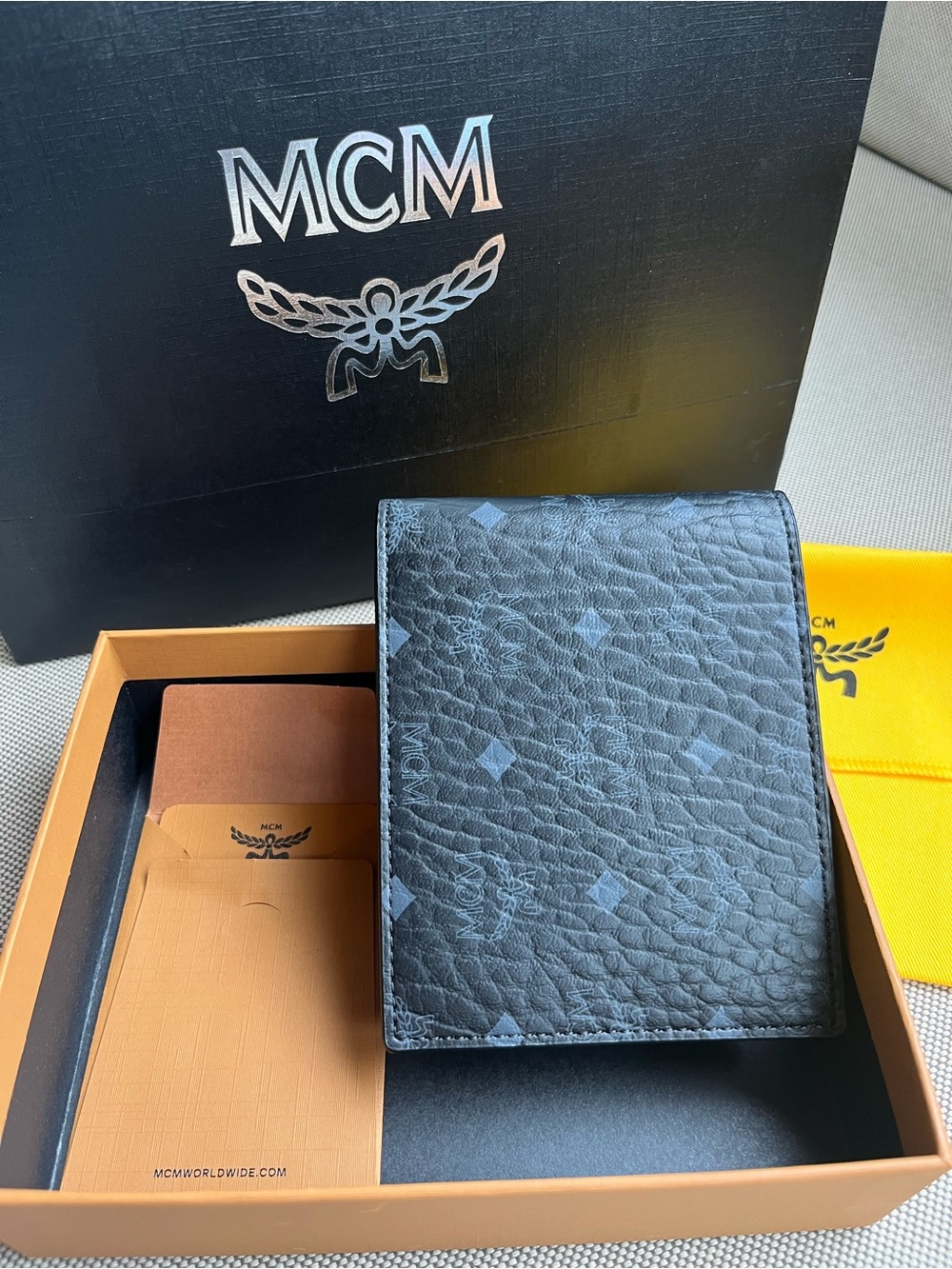 MCM Black Leather Bi-Fold wallet. 💯 authentic